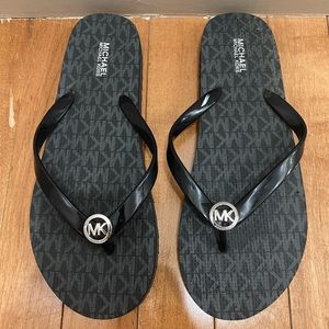 Micheal Kors- BLACK Flip Flops- Sz 8